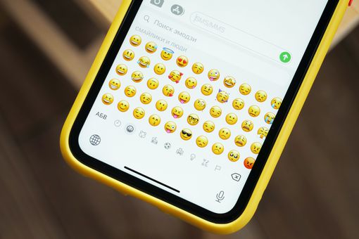 IOS设备上的Emoji键盘。